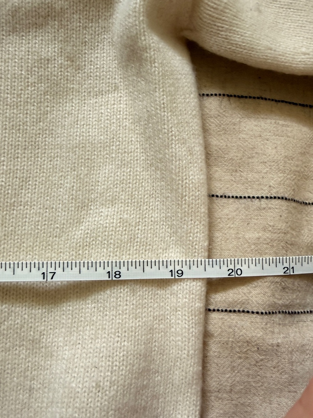 Aritzia Cream Crewneck Sweater - Picture 6 of 7